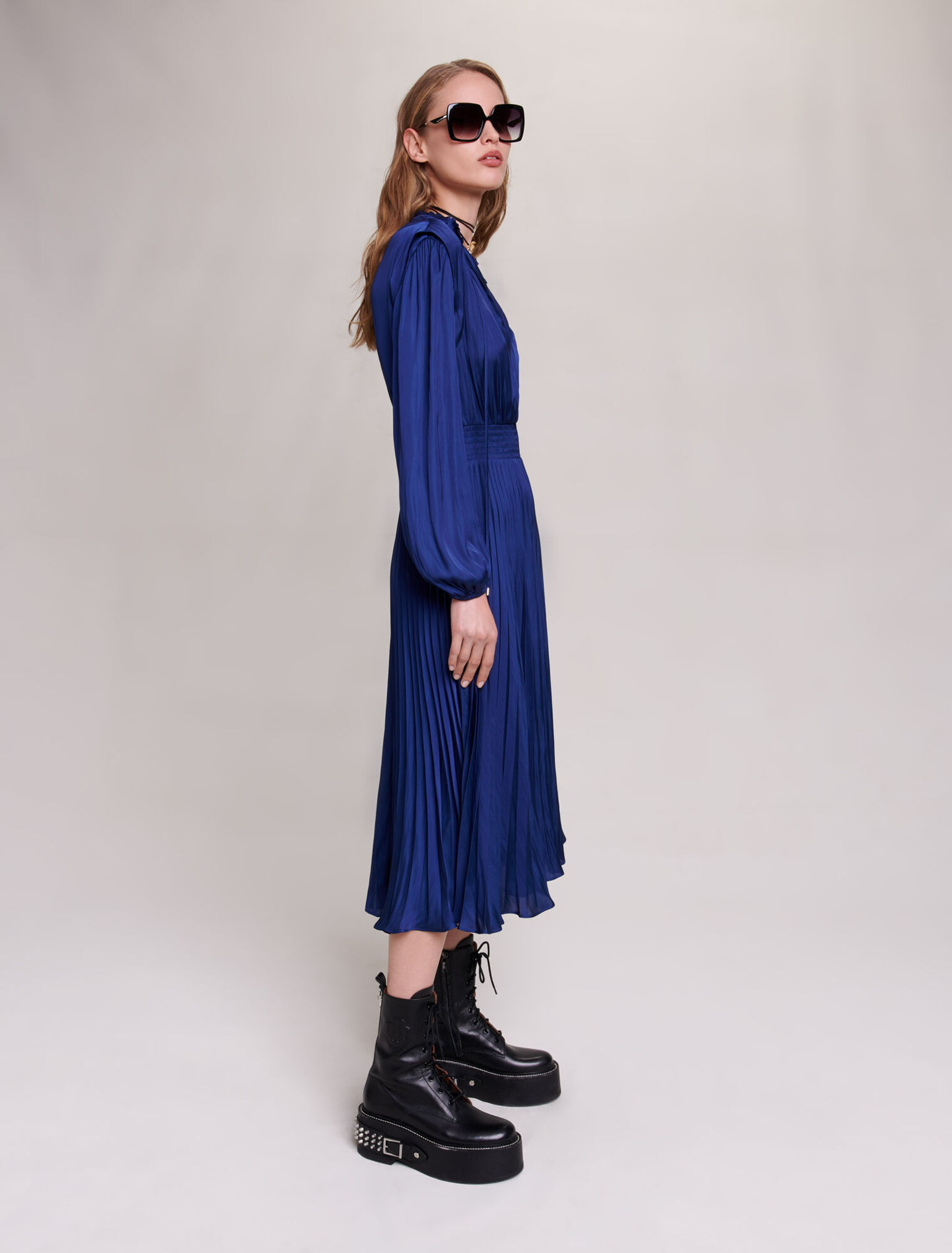 Pleated and satiny midi dress