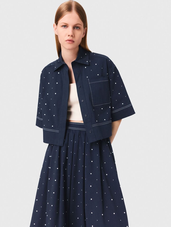 Chemise cropped ornée de clous