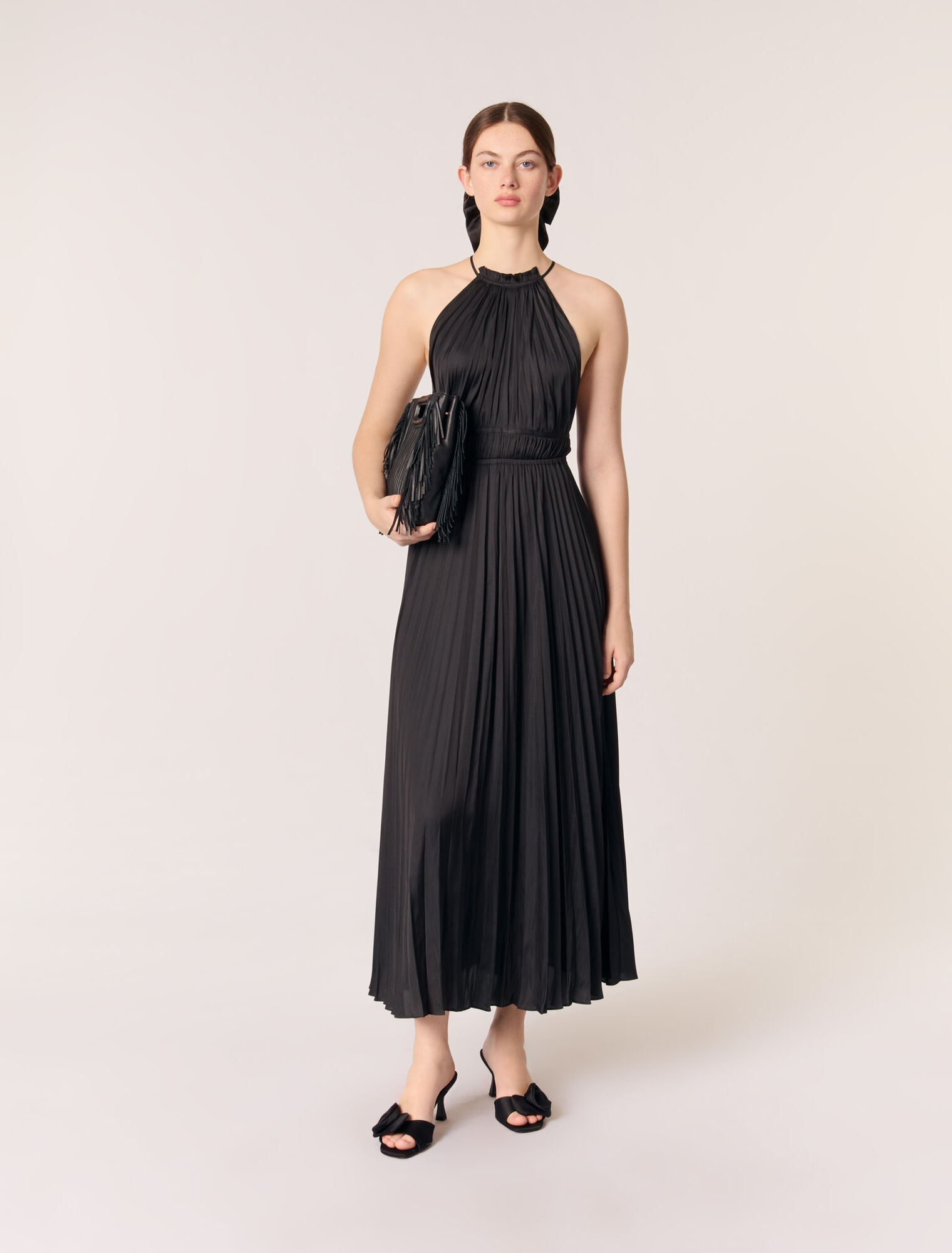 Robe longue satinée plissée