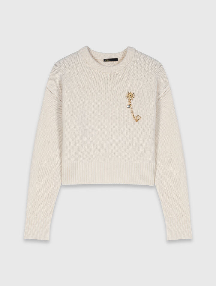 Pull avec broche florale