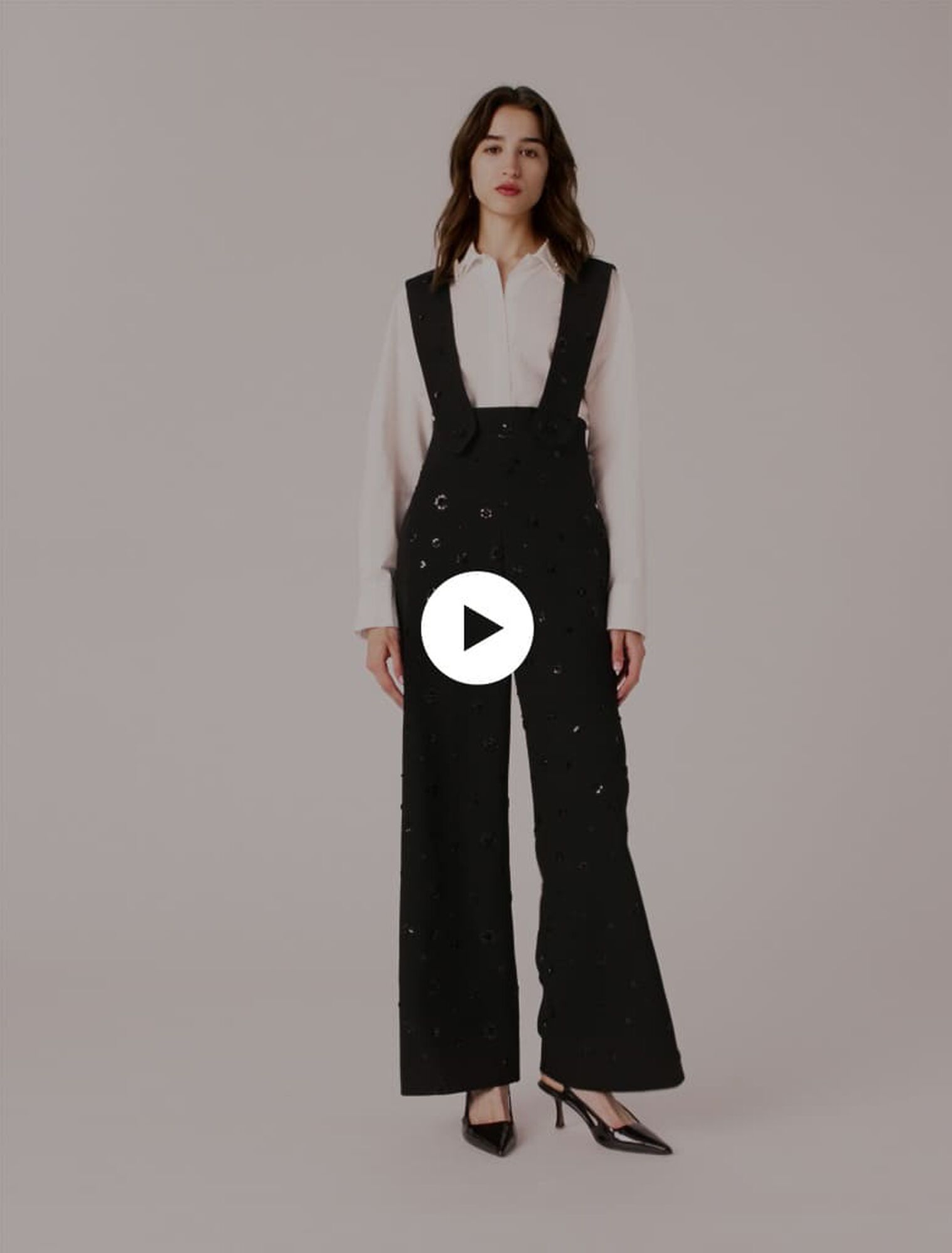 Pantalon à bretelles brodé