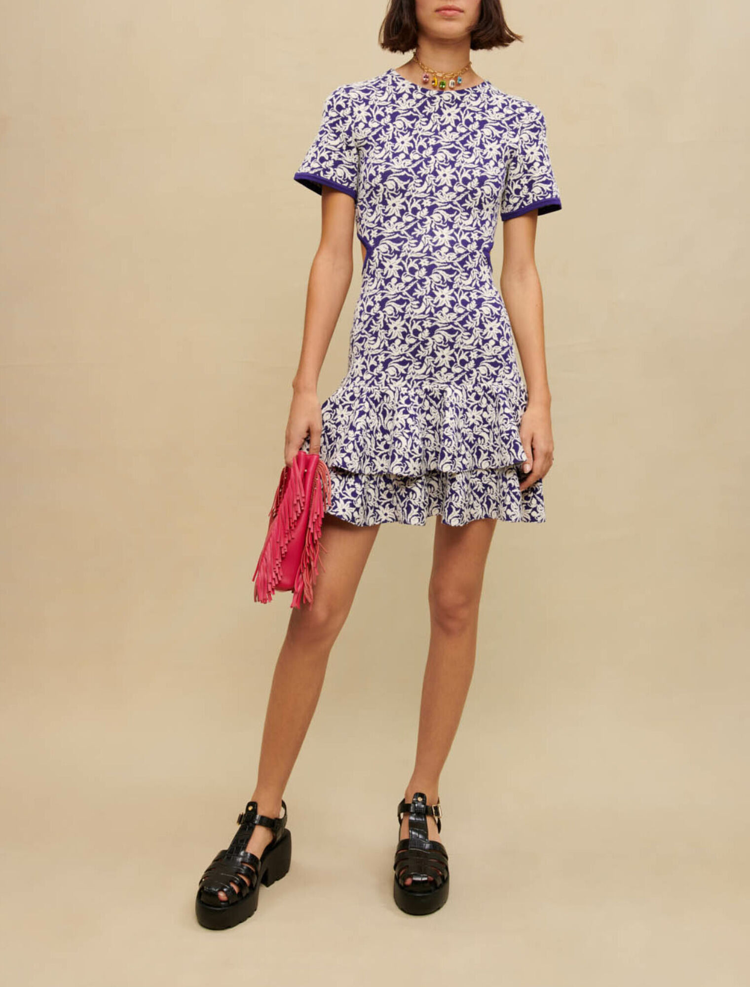 Robe courte fleurie ajourée