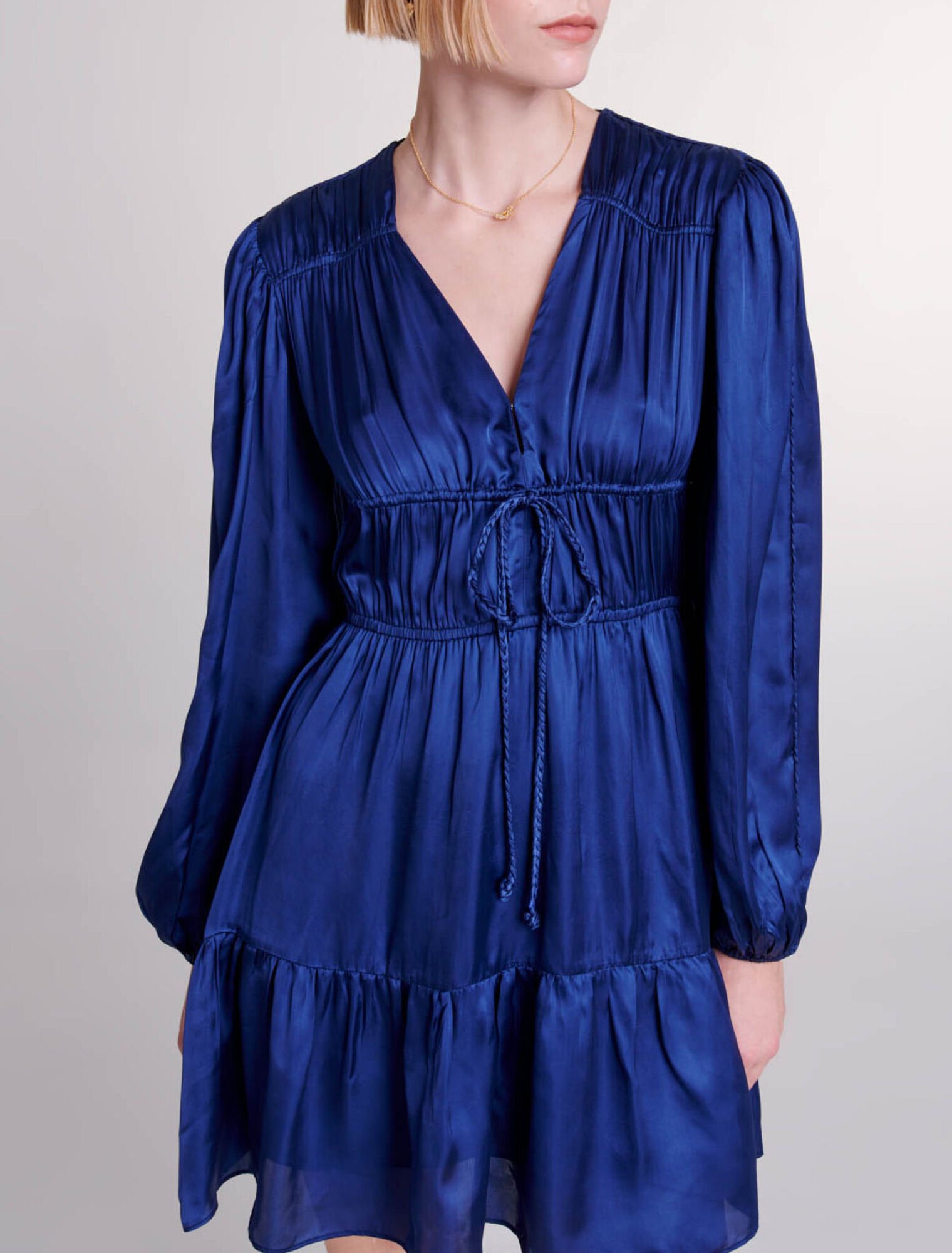 Robe courte satinée
