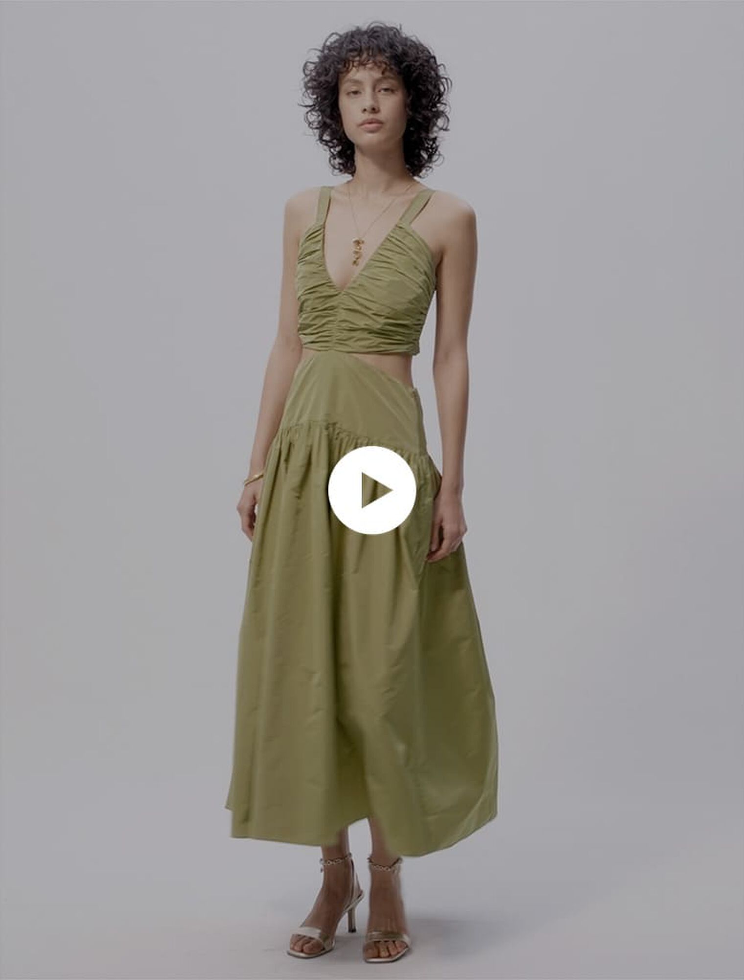 Robe en taffetas ajourée