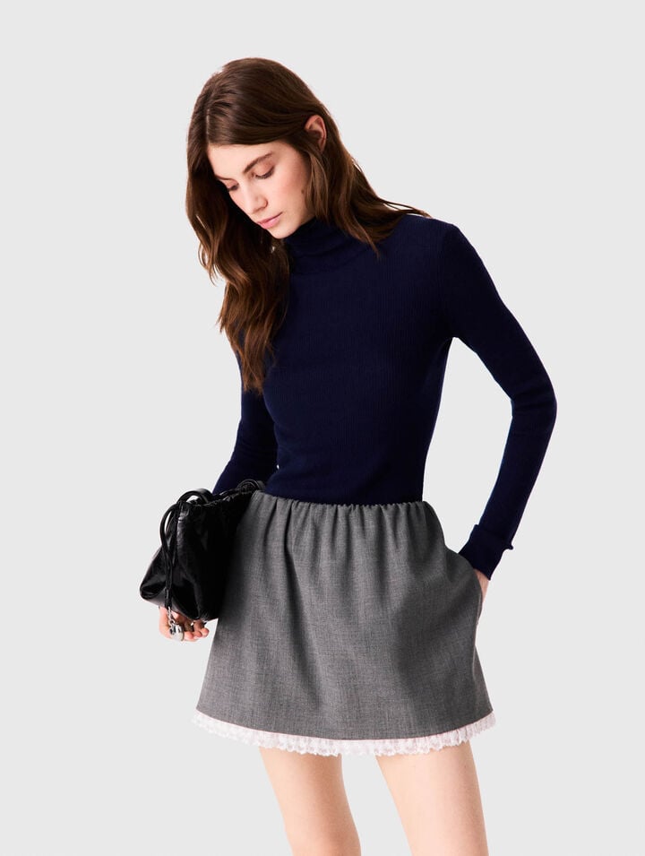 Short skirt with lace trim