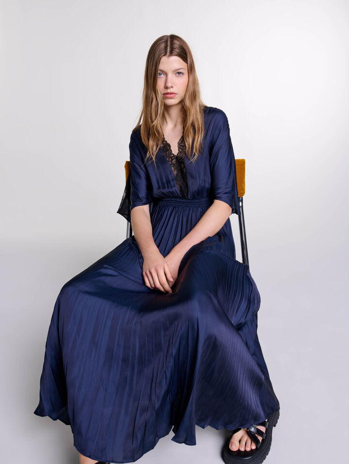 Robe longue plissée avec dentelle