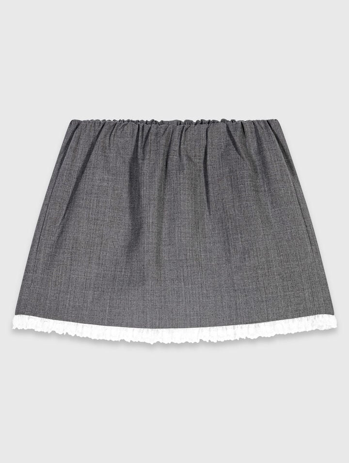 Short skirt with lace trim