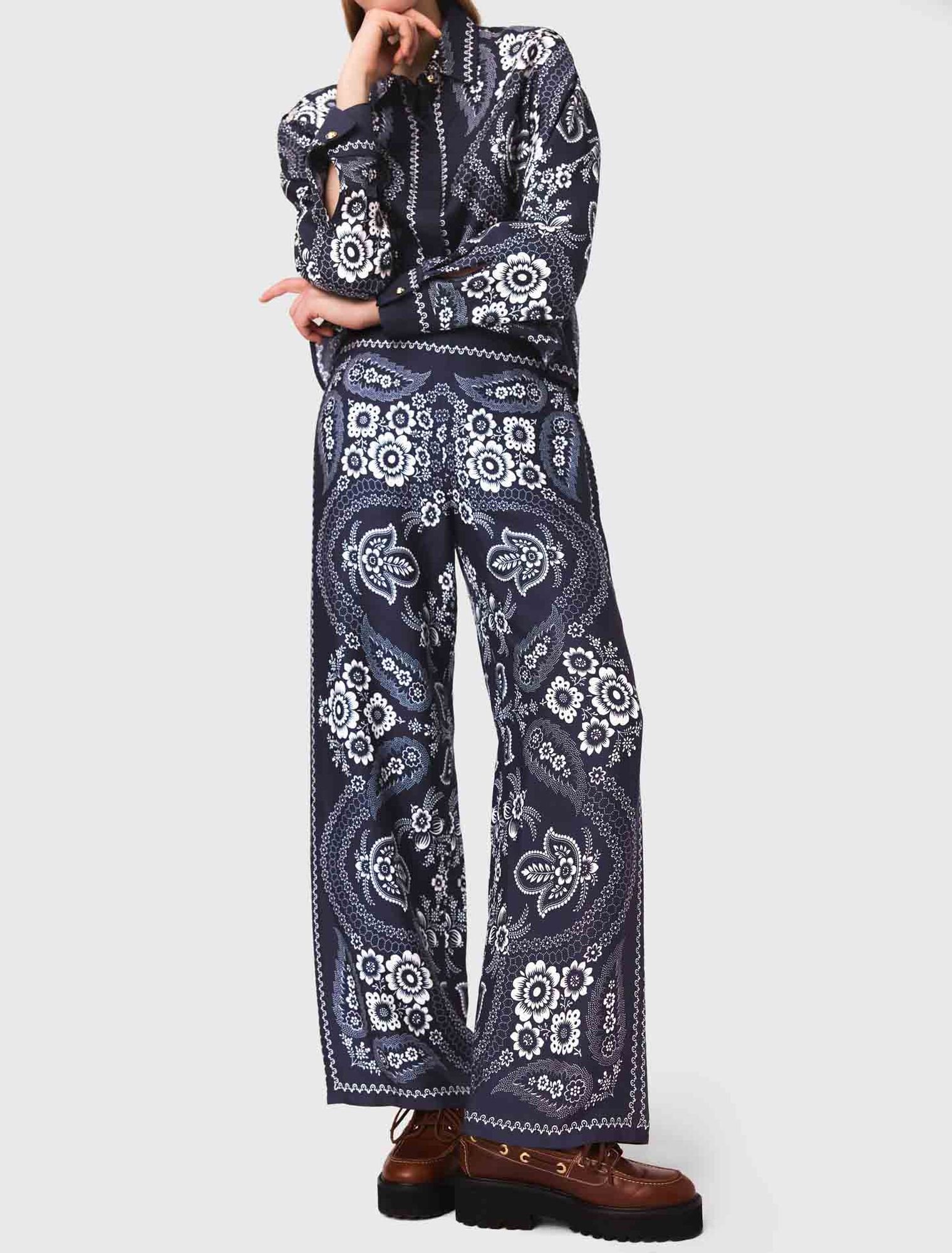 Flowing bandana print pants