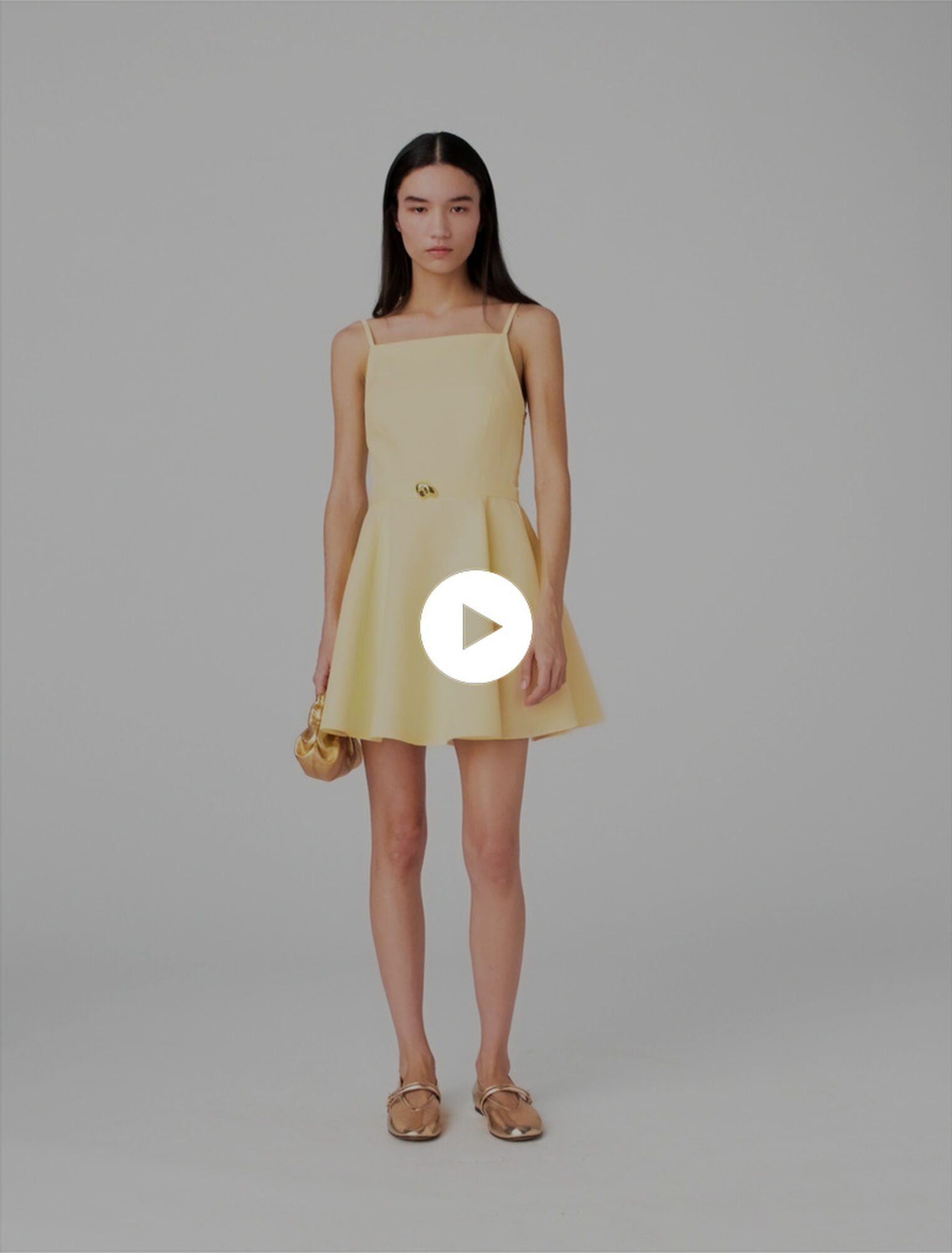 Robe &eacute;vas&eacute;e &agrave; bretelles